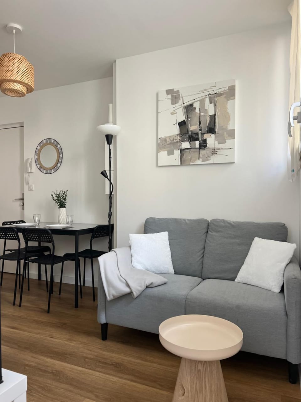Living room, Seating area, Dining area, internet