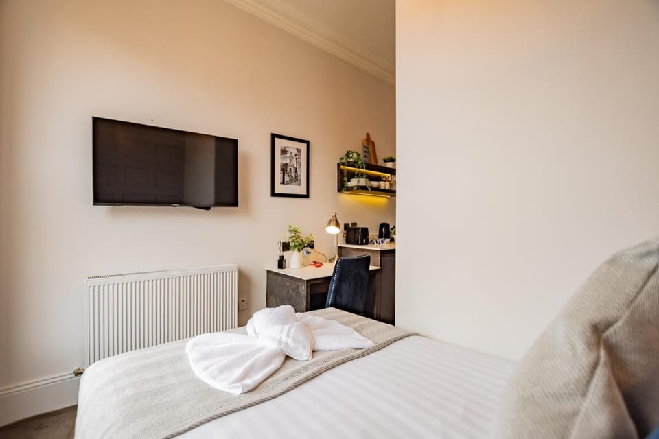 Modern Suite 47, Grove Park, Wi-Fi & TV Apartment in Dublin