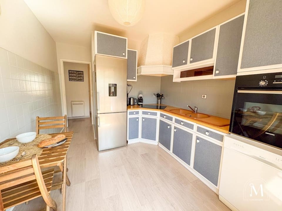 T3 traversant proche du centre ville de Sanary Apartment in Sanary-sur-Mer