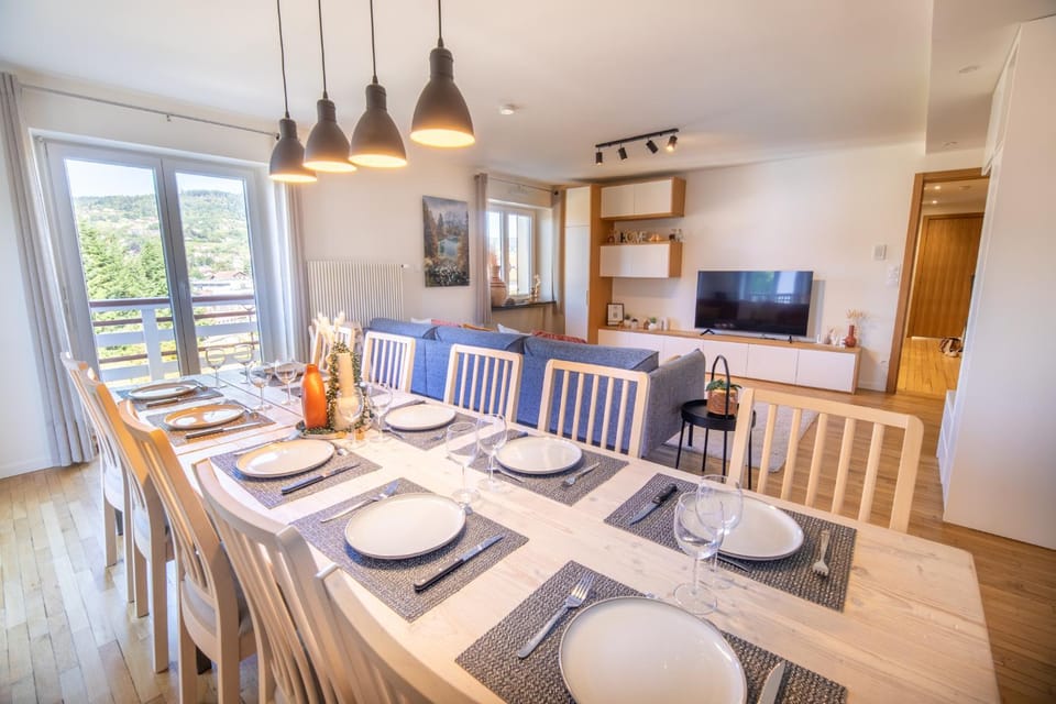 Living room, Seating area, Dining area