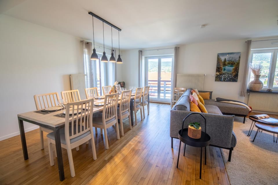 Seating area, Dining area