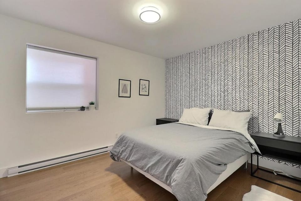 Home away from home, 2 BDRs near metro,8 mins to DT Apartment in Montreal