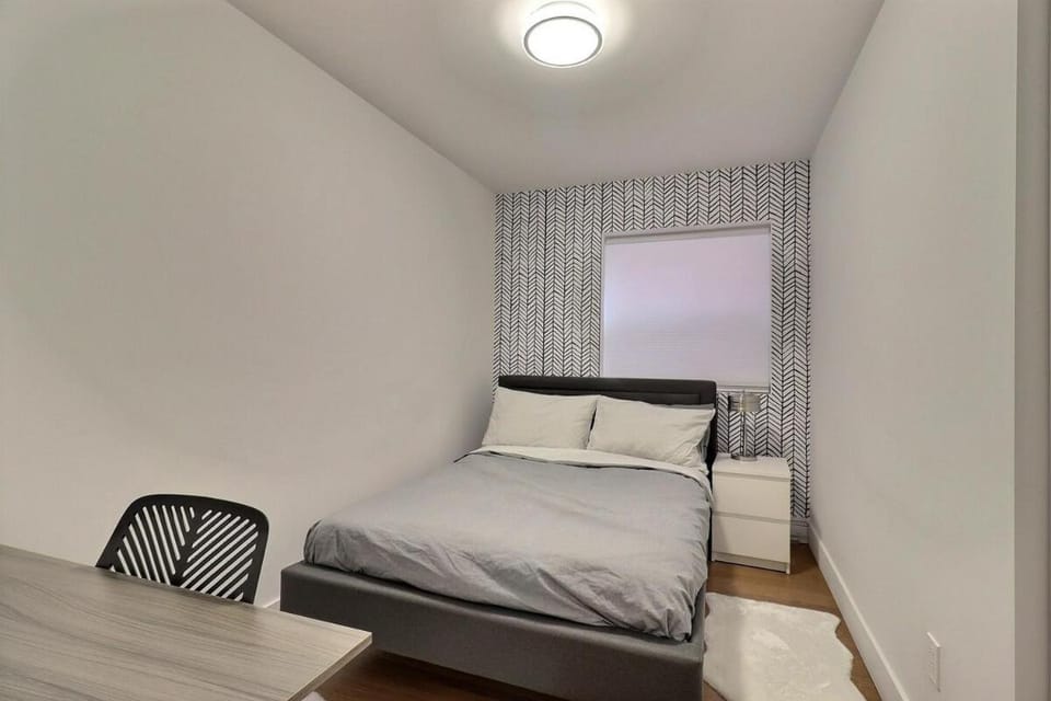 Home away from home, 2 BDRs near metro,8 mins to DT Apartment in Montreal