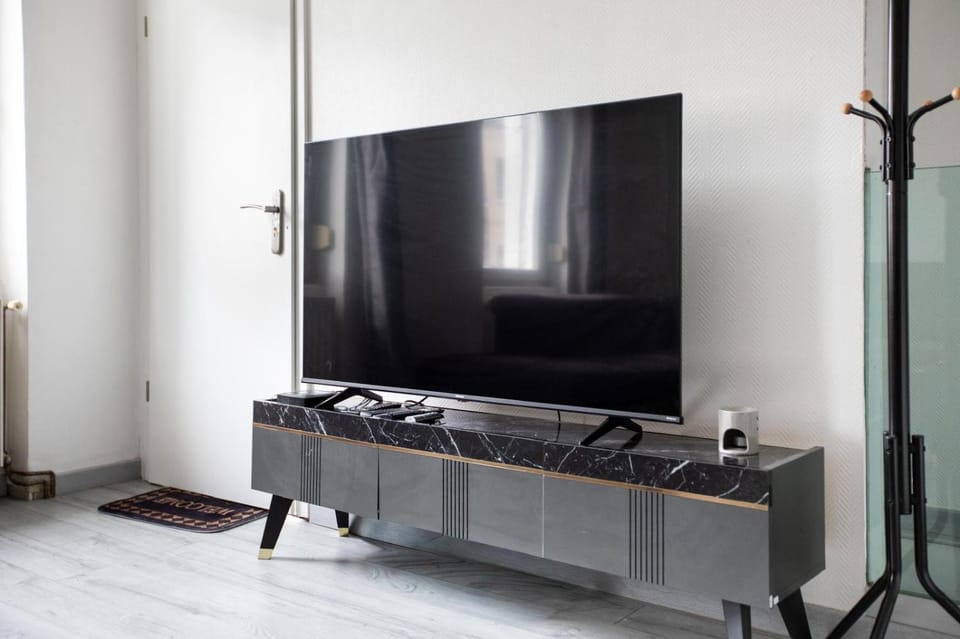 Communal lounge/ TV room, TV and multimedia, Living room