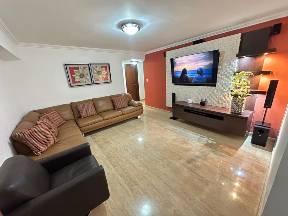 TV and multimedia, Living room, Evening entertainment