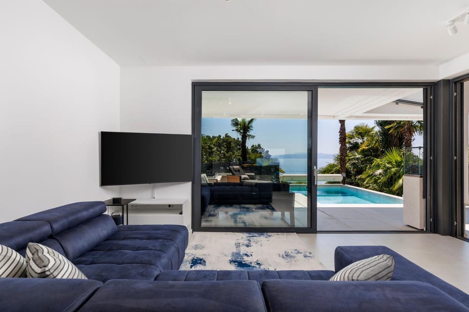 BEACHFRONT ESCAPE apartment with private pool Apartment in Opatija