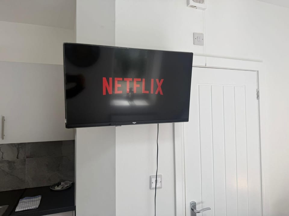 TV and multimedia, Evening entertainment, Text overlay