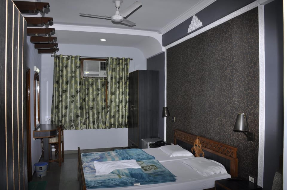 Hotel Pratiksha Hotel in Uttar Pradesh