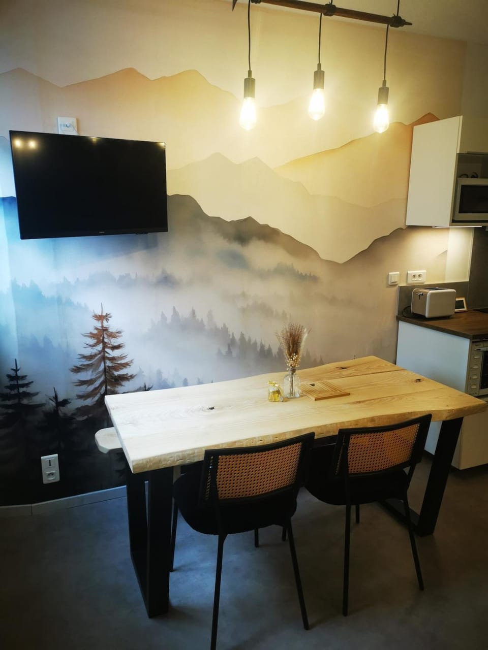 TV and multimedia, Dining area