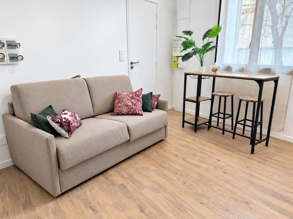 Le jardin d'Eden Cozy -Tramway à 1 min-Hôpitaux Est-Eurexpo-Groupama stadium-Parking gratuit-Climatisé Apartment in Villeurbanne