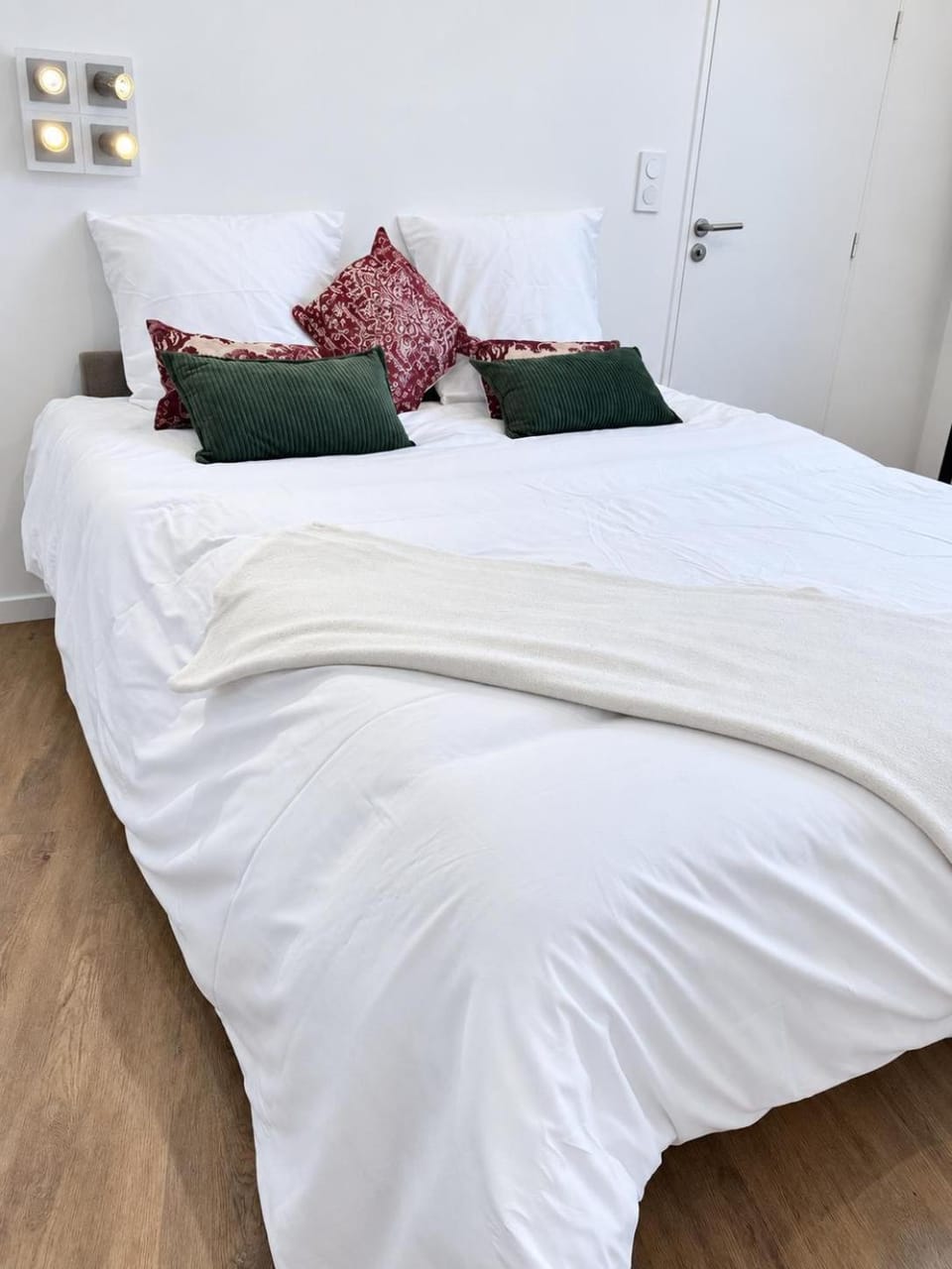 Le jardin d'Eden Cozy -Tramway à 1 min-Hôpitaux Est-Eurexpo-Groupama stadium-Parking gratuit-Climatisé Apartment in Villeurbanne