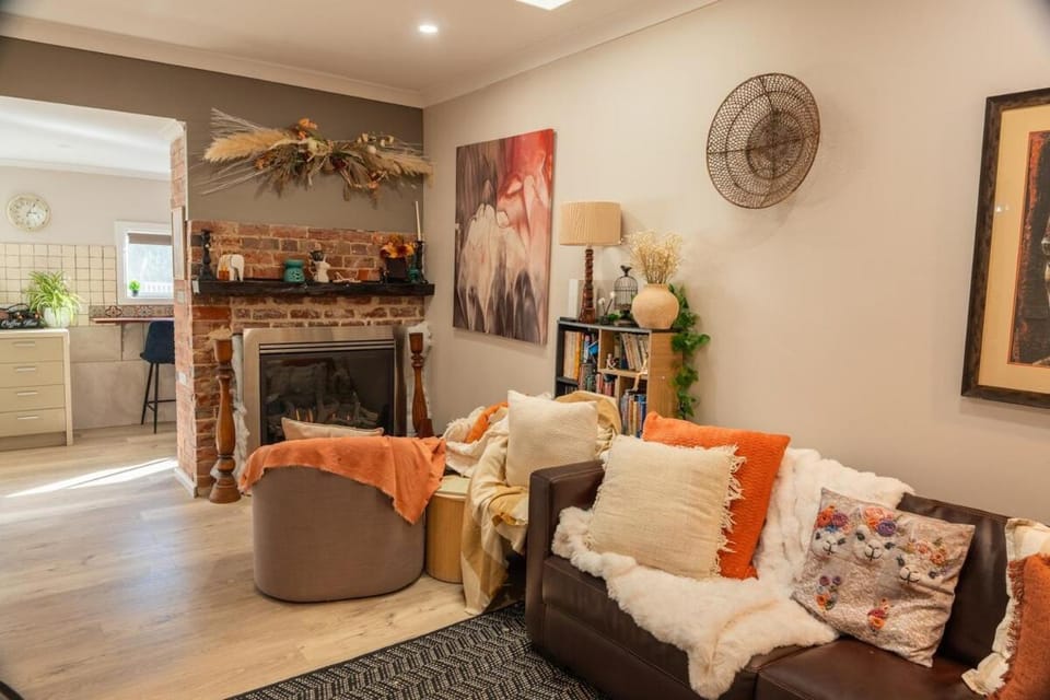 High Garden Sleeps 12 No cleaning fee Pets welcome House in Echuca