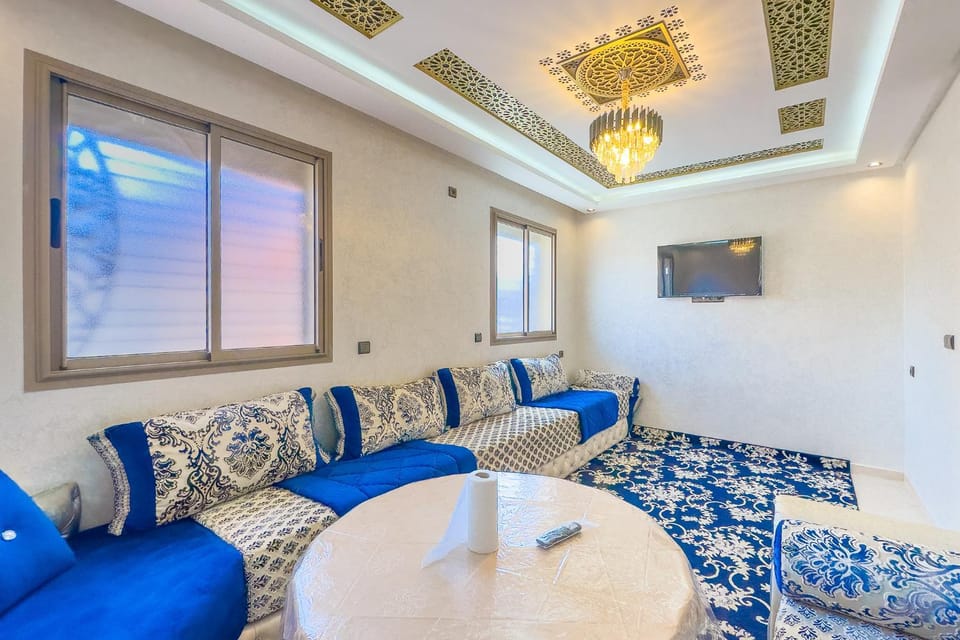 Communal lounge/ TV room, TV and multimedia, Living room, Seating area, Evening entertainment