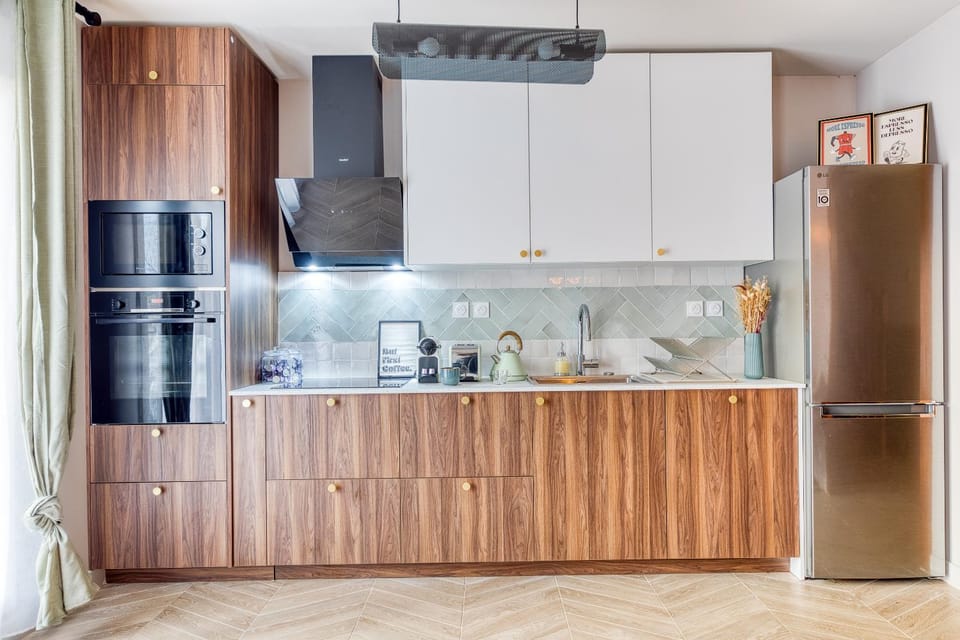 Kitchen or kitchenette, dishwasher, oven, stove