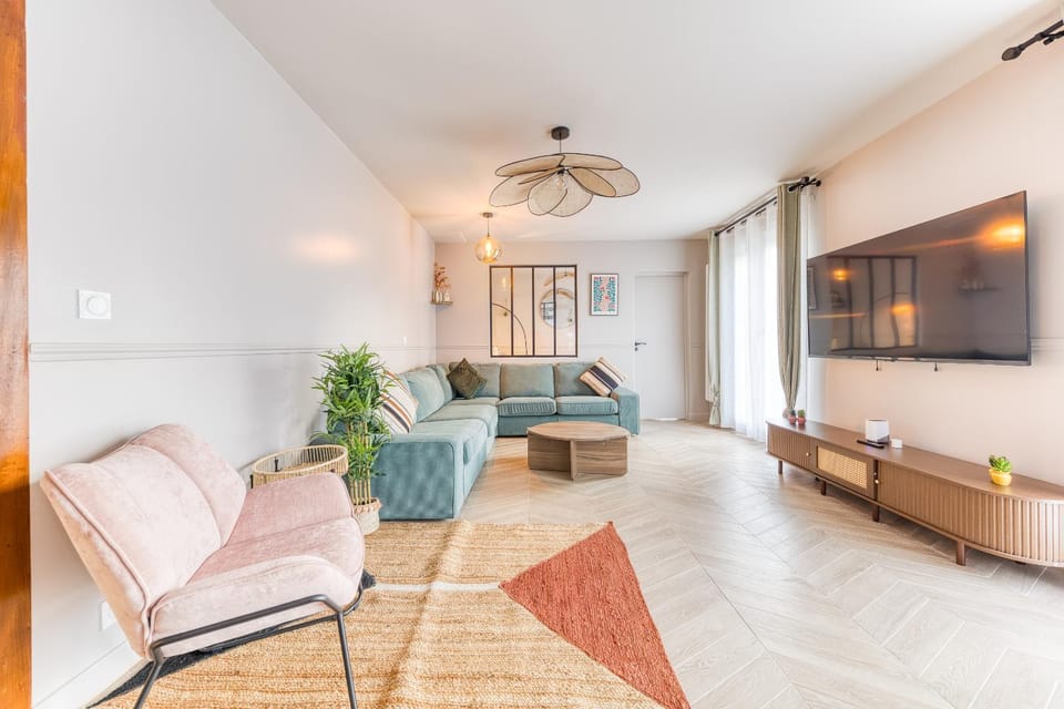 Communal lounge/ TV room, Living room