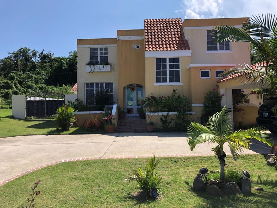 A Private Paradise by the Rainforest House in Fajardo