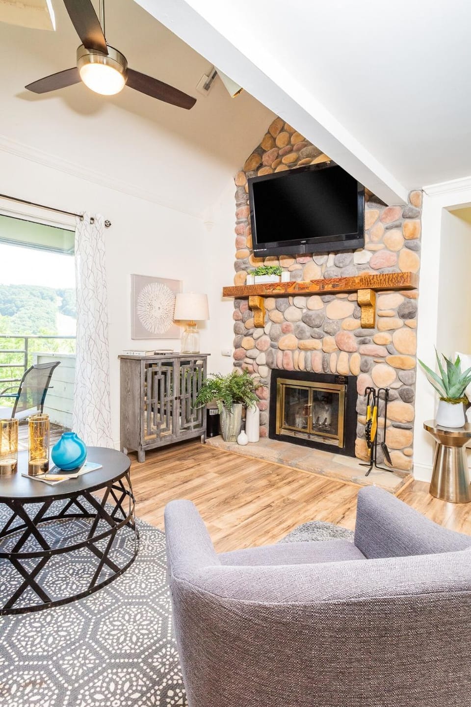 TV and multimedia, Living room, fireplace