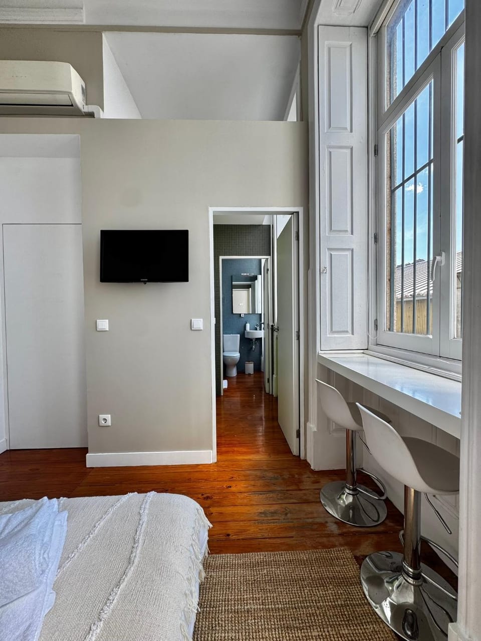 TV and multimedia, air conditioner