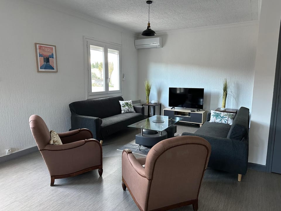 Communal lounge/ TV room, TV and multimedia, Living room
