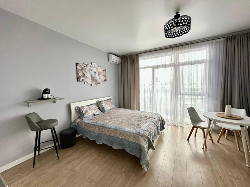 Bed, Photo of the whole room, Dining area, Bedroom