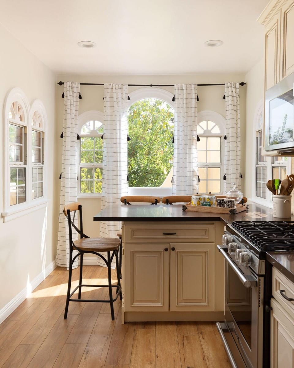 Tranquil Oasis! Affordable Comfort in Glendale Villa in Glendale