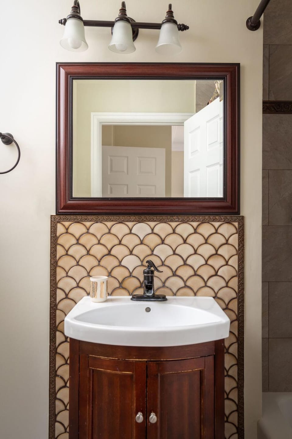 Tranquil Oasis! Affordable Comfort in Glendale Villa in Glendale