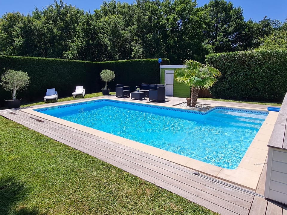 Villa du port meublé de tourisme 4 étoiles avec piscine privée et chauffée House in Biganos