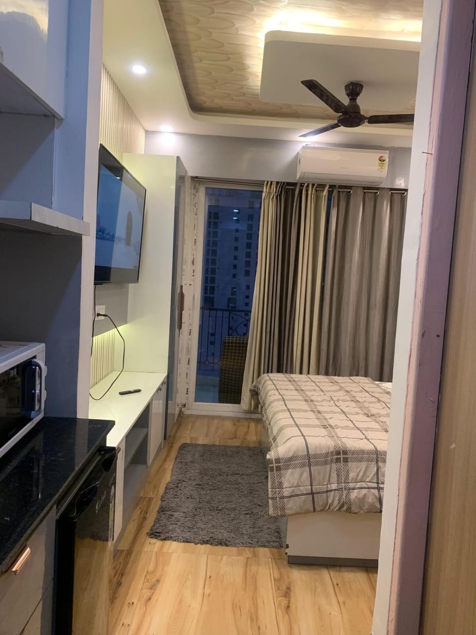 Bed, TV and multimedia, Kitchen or kitchenette, Bedroom