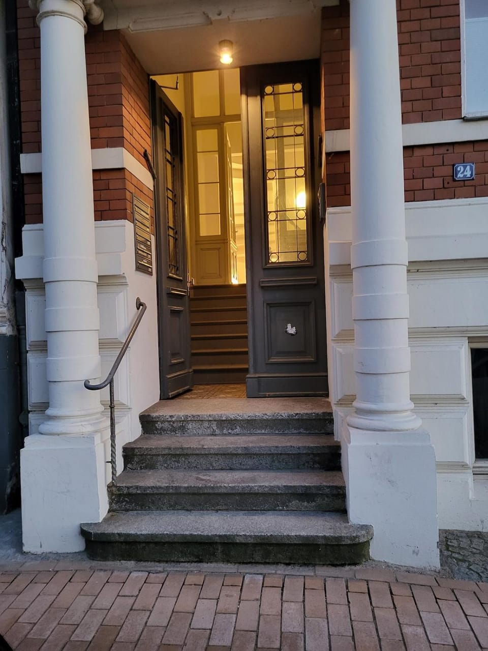 Facade/entrance