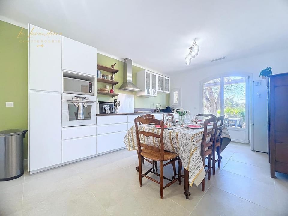 Villa Barbette - Piscine, Jardin clôturé, CLIM, 3 chambres, 8 personnes Apartment in Provence-Alpes-Côte d'Azur