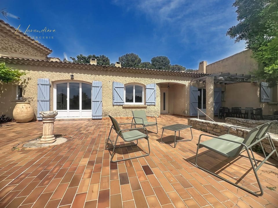 Villa Barbette - Piscine, Jardin clôturé, CLIM, 3 chambres, 8 personnes Apartment in Provence-Alpes-Côte d'Azur