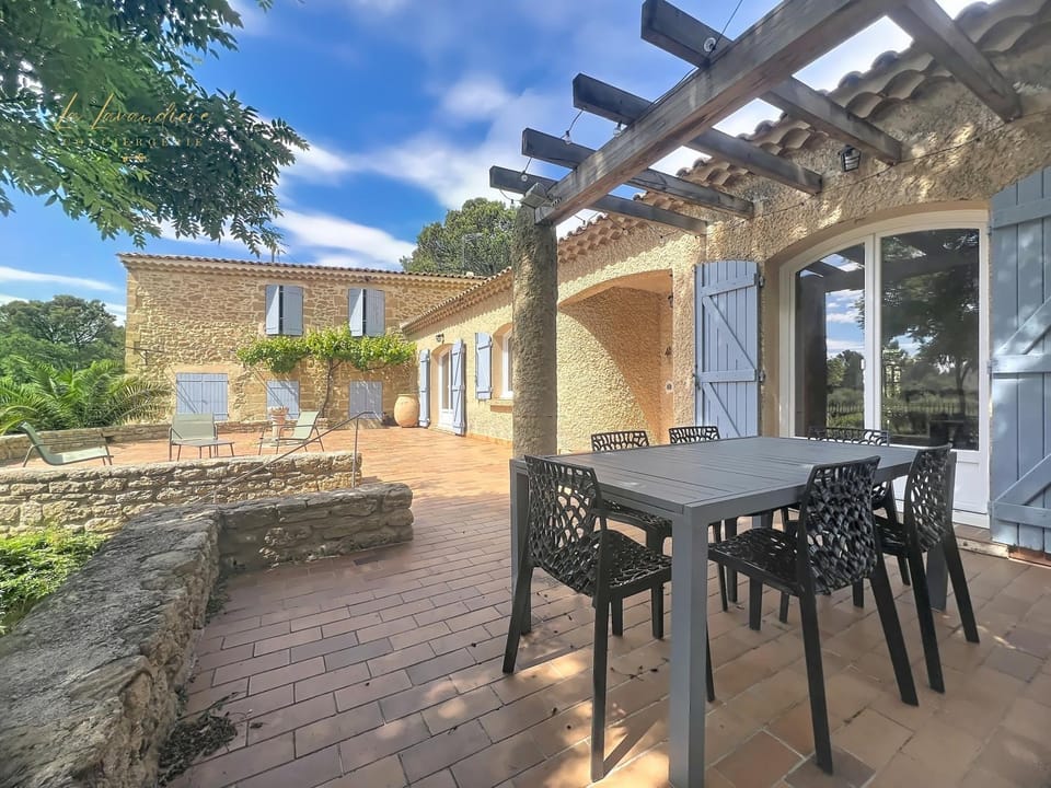Villa Barbette - Piscine, Jardin clôturé, CLIM, 3 chambres, 8 personnes Apartment in Provence-Alpes-Côte d'Azur