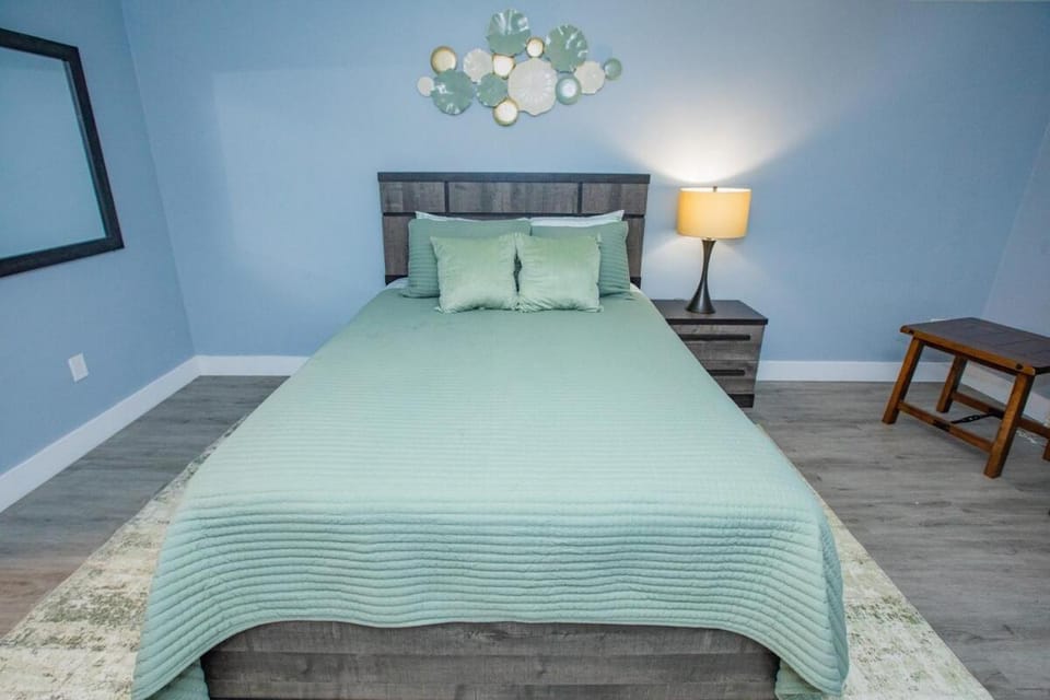 Cozy Mins To "Atrium & Novant" Uptown Char Airport Apartment in Charlotte