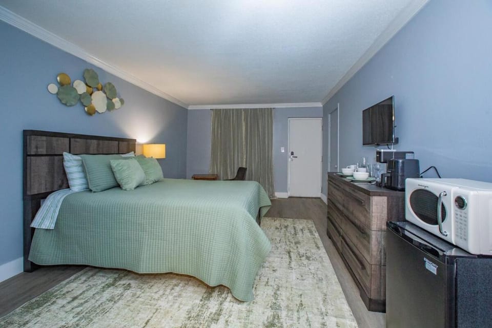 Cozy Mins To "Atrium & Novant" Uptown Char Airport Apartment in Charlotte