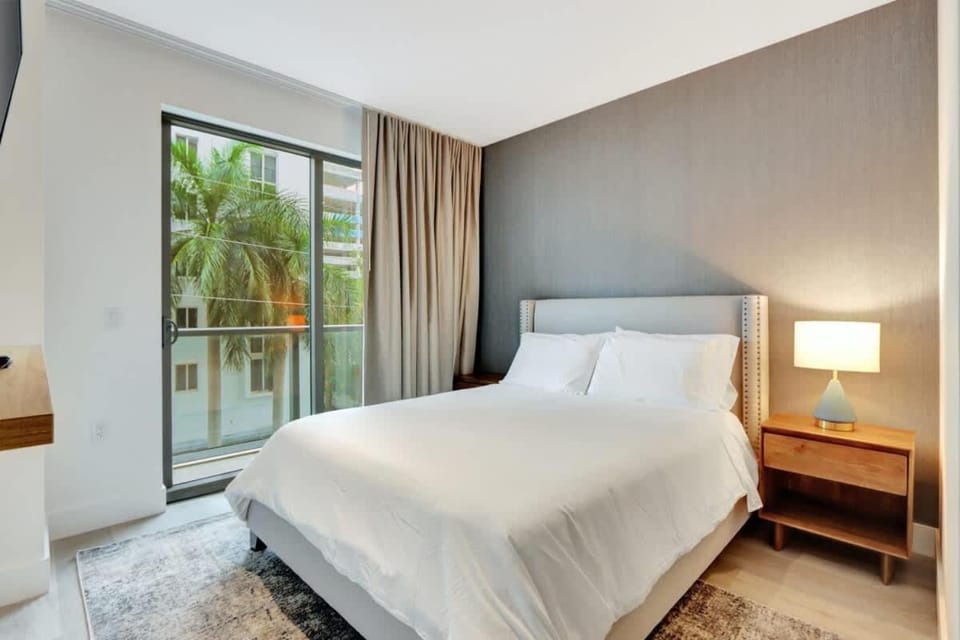 Modern Studio with Balcony Near Brickell & Downtown Inn in Brickell