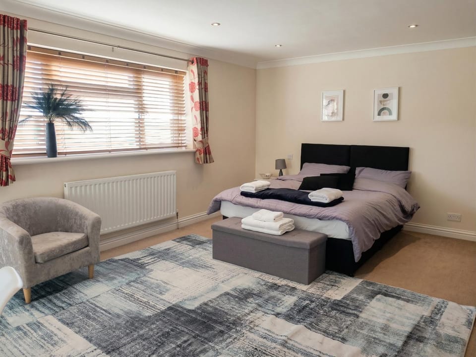 43 MBR - Spacious 4 Bedroom House- Downley, High Wycombe Apartment in High Wycombe