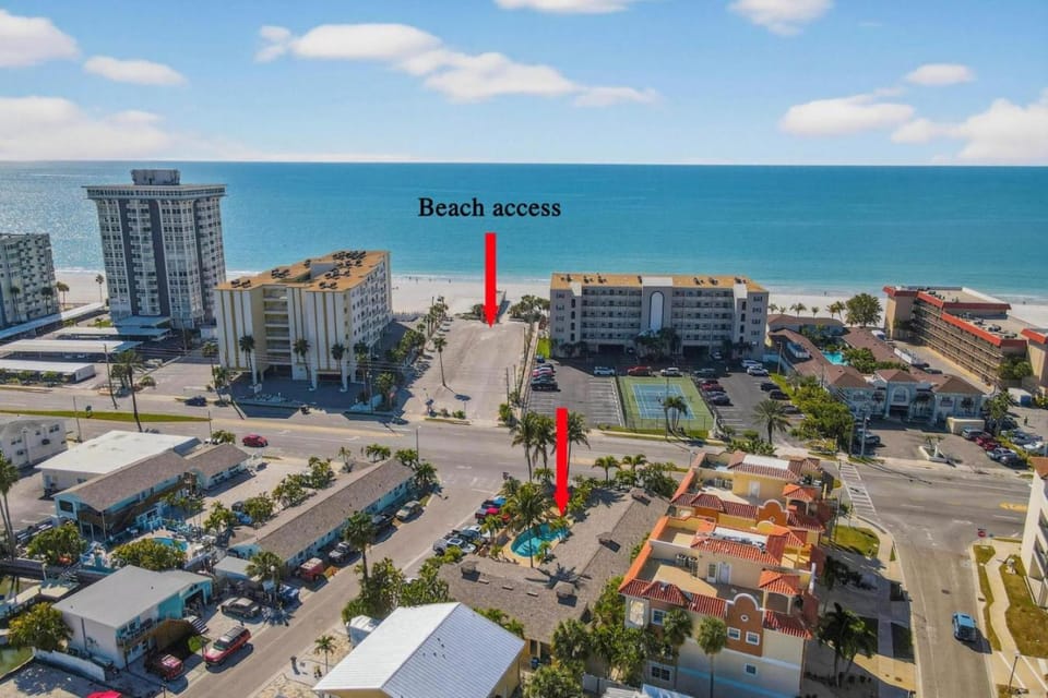 Coconut Villa Suite 2 Apartment in North Redington Beach