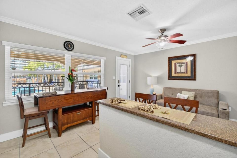 Coconut Villa Suite 2 Apartment in North Redington Beach