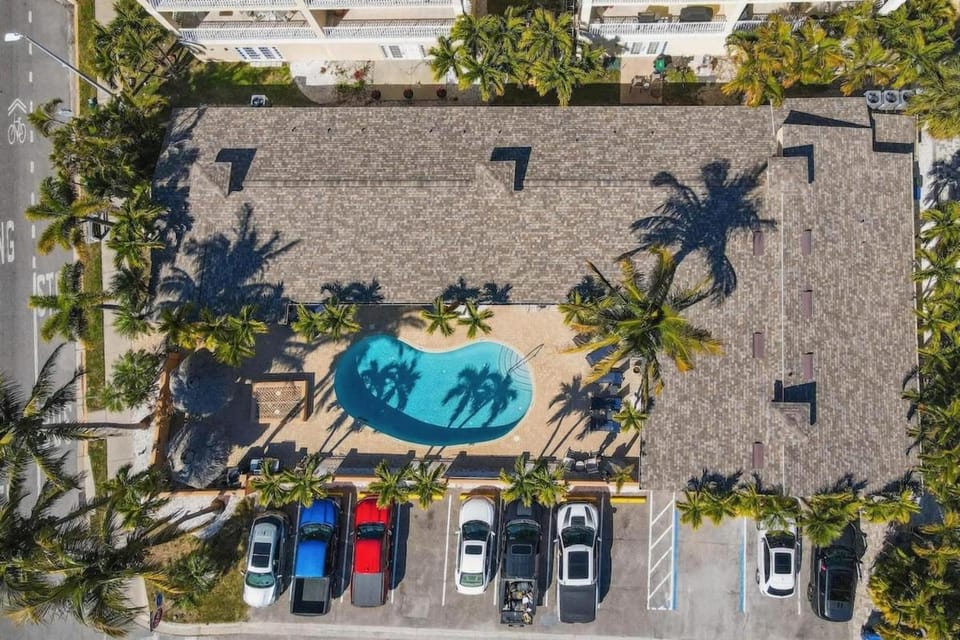 Coconut Villa Suite 2 Apartment in North Redington Beach