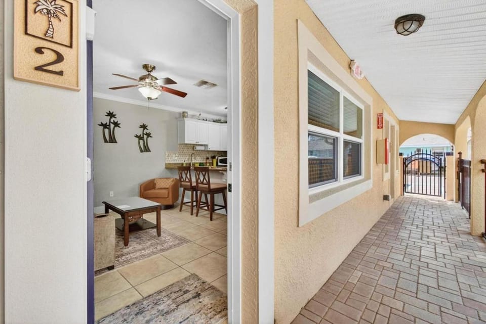 Coconut Villa Suite 2 Apartment in North Redington Beach