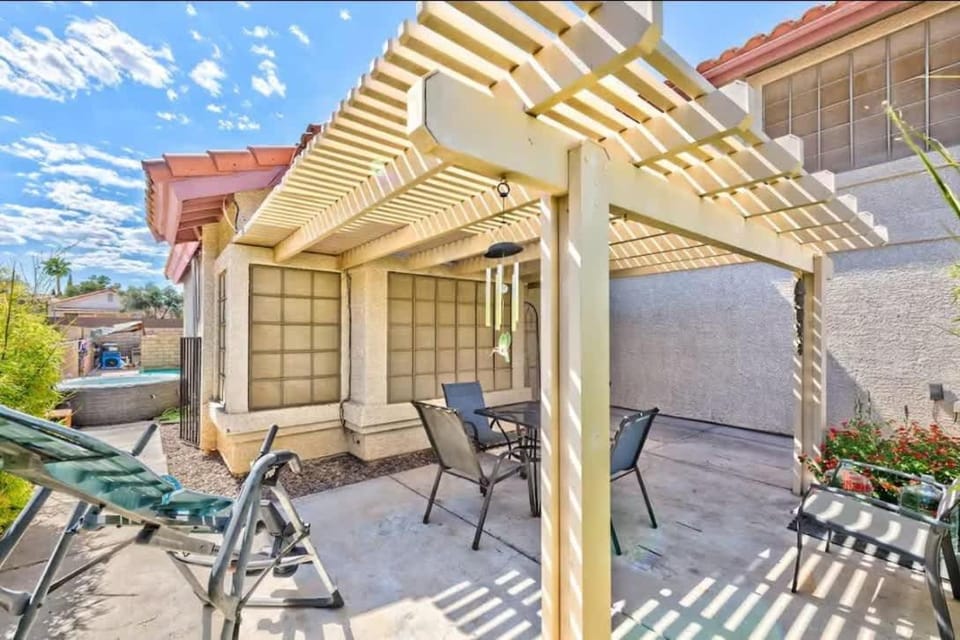 Luxury Strip Escape I Pool I Spa I Gym I Office House in Spring Valley