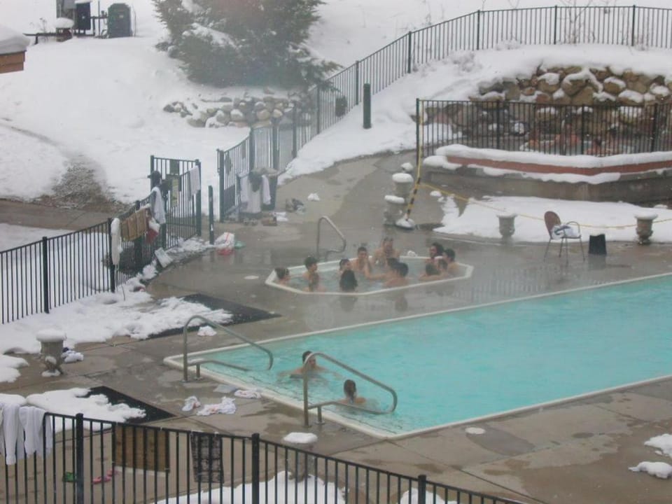 Family Retreat at Cedar River Apartment in Michigan