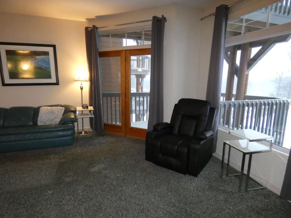 Skier's Slopeside Haven Apartment in Michigan