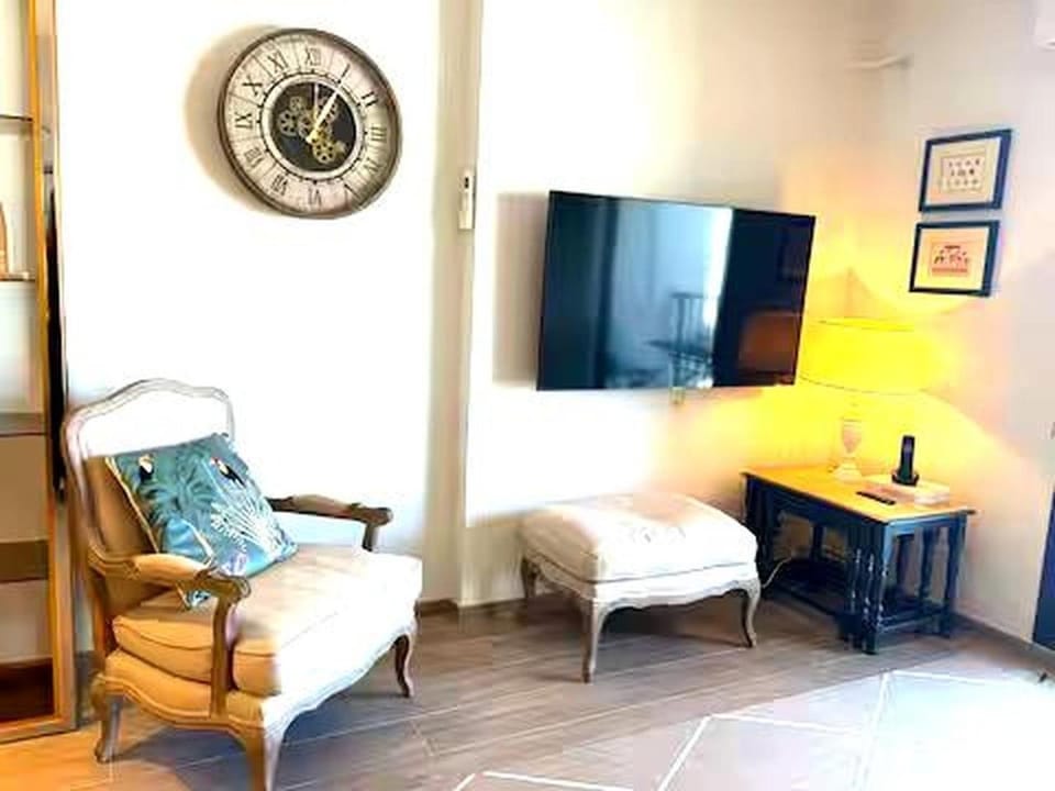 Magnifique T1 face au port, 2 piscines et golf ! Apartment in Mandelieu-La Napoule