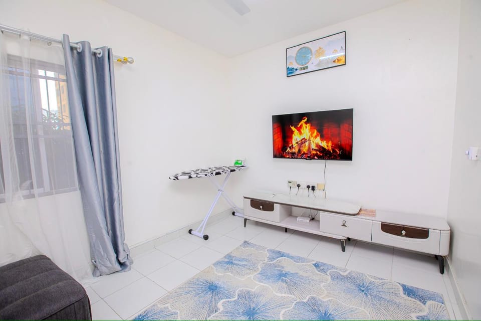 Communal lounge/ TV room, TV and multimedia, Living room, Seating area, Evening entertainment