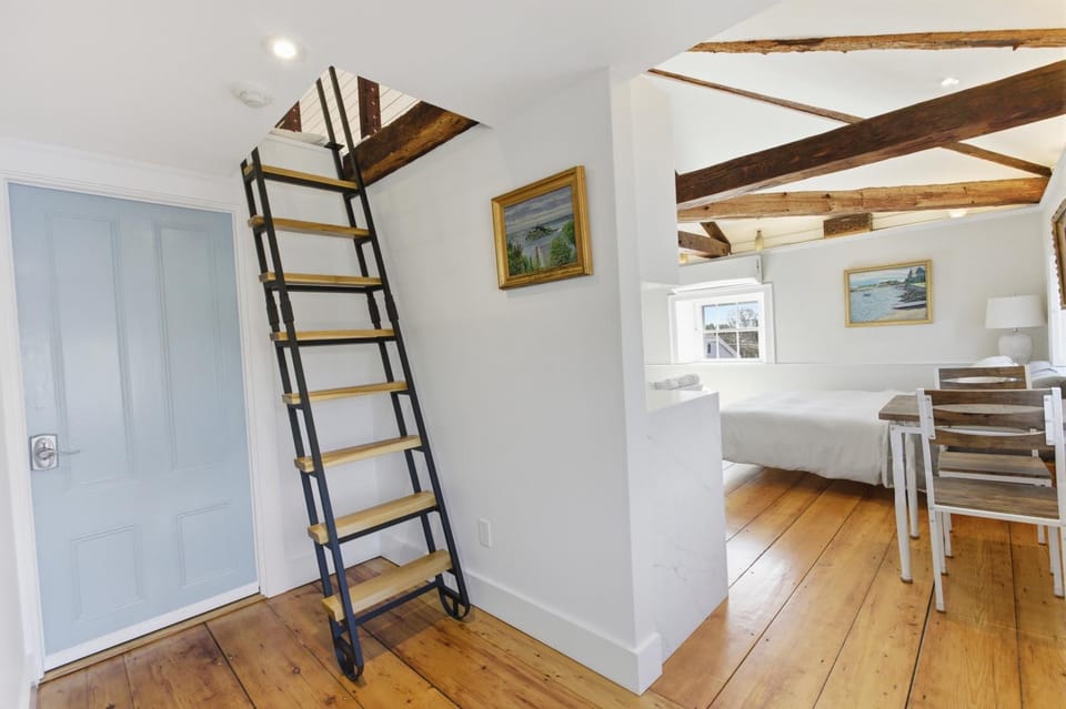Historic flat - Old Town - 5 min to Salem, beach Apartment in Marblehead