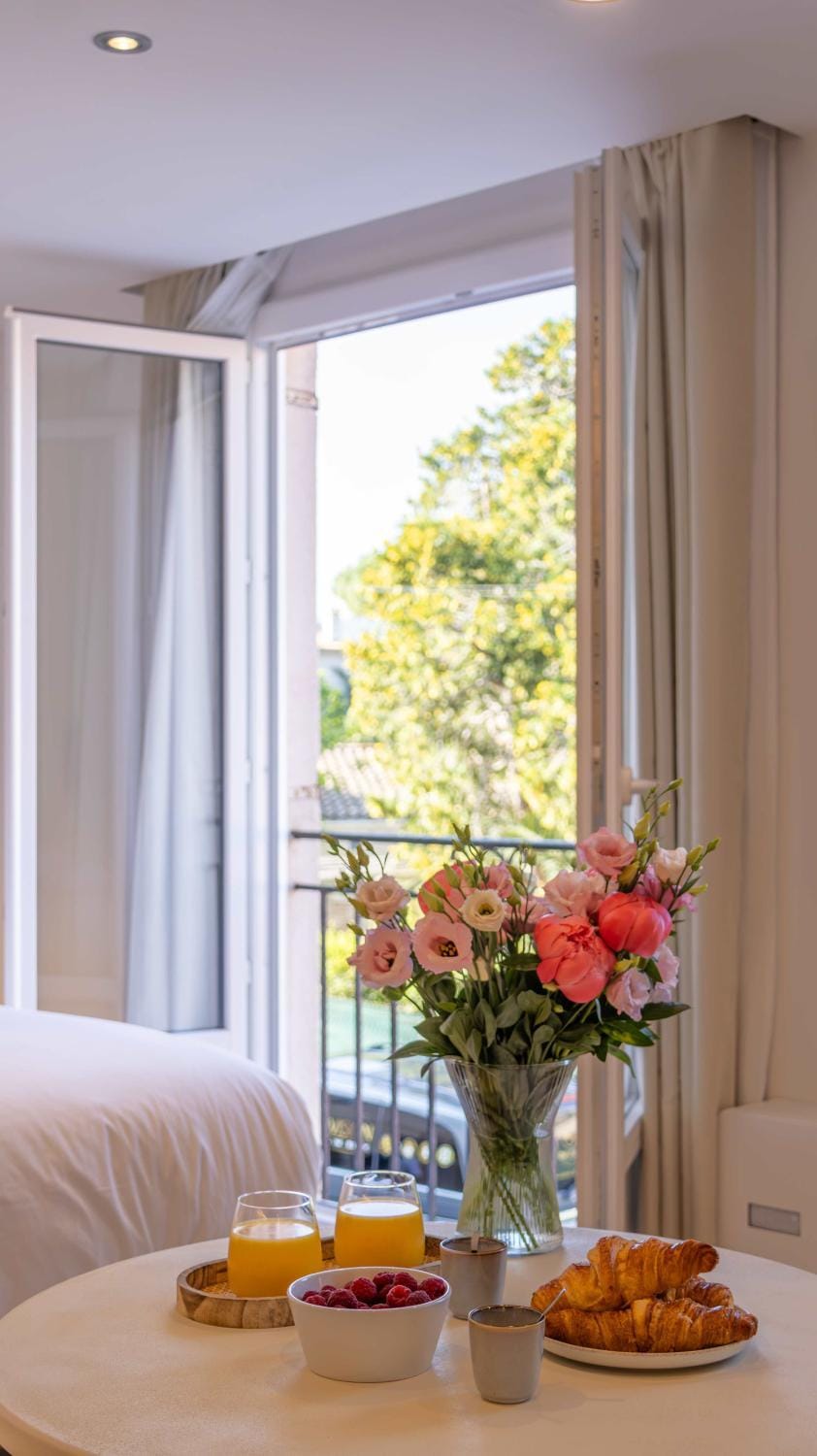Le Semiramis 2 l Moderne l Shellter-Rentals Apartment in Saint-Tropez