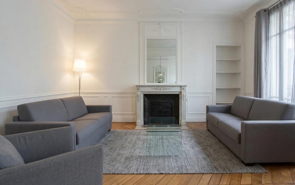 3BR St Michel Paris Apartment in Paris