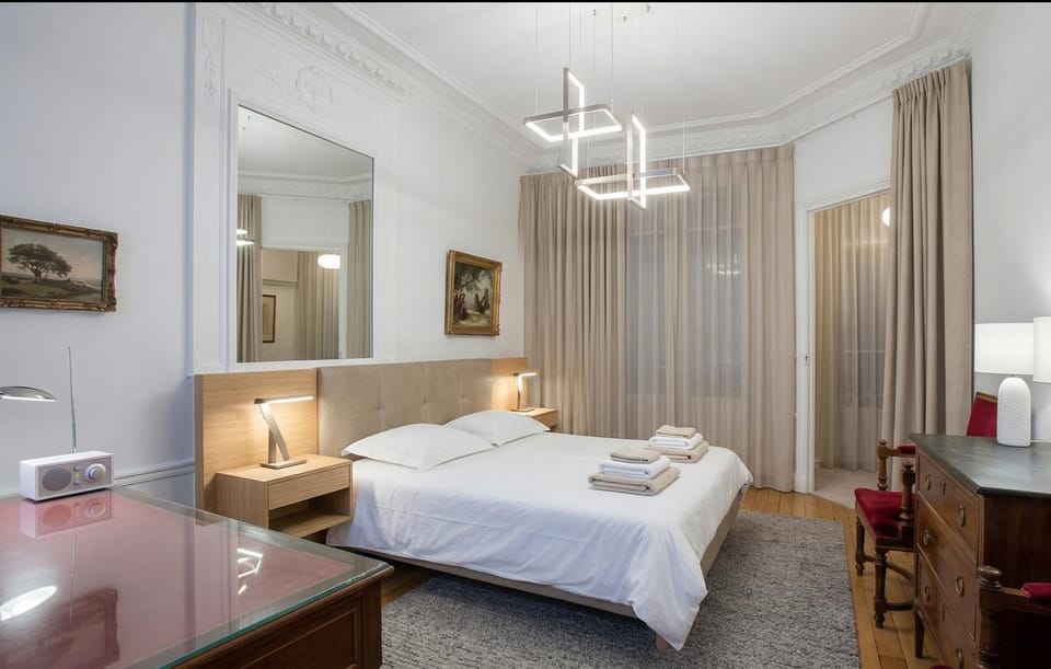 3BR St Michel Paris Apartment in Paris