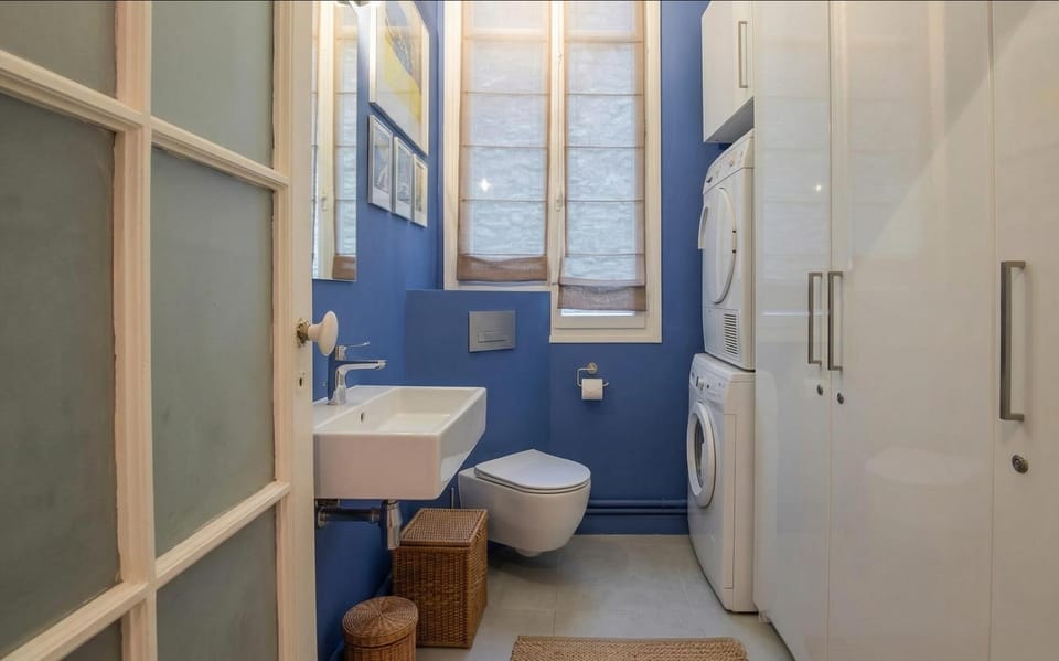 3BR St Michel Paris Apartment in Paris